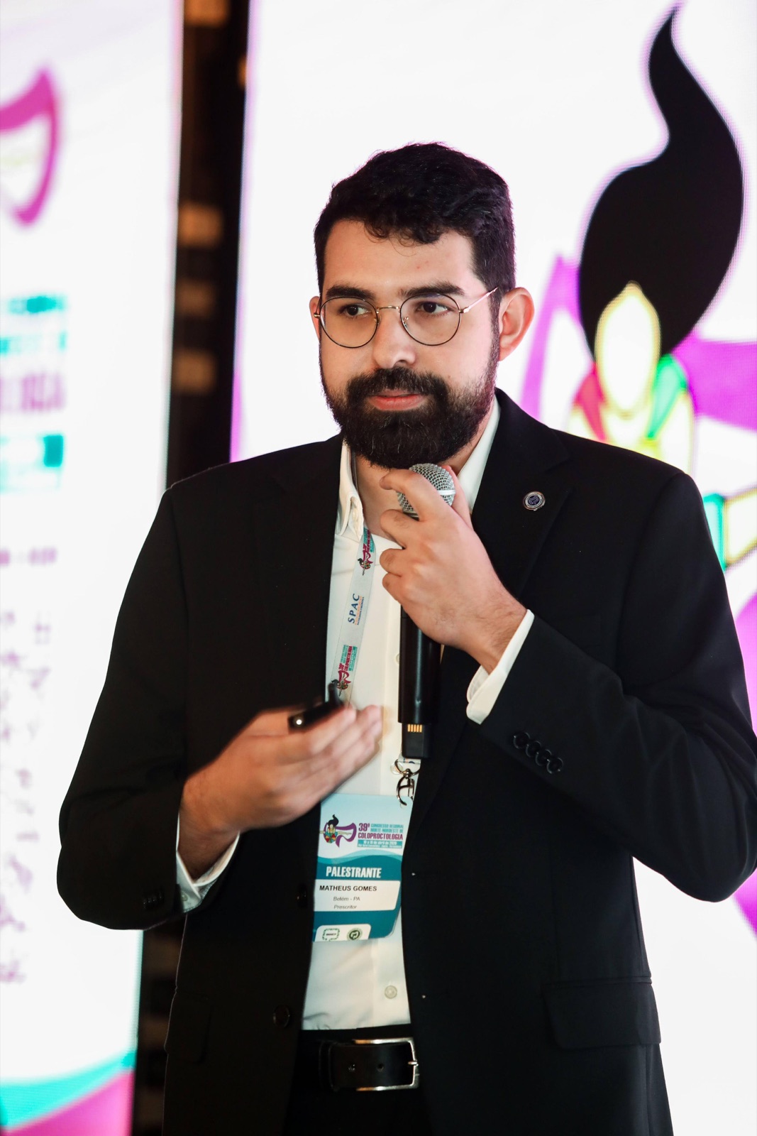 Dr. Matheus Gomes palestrando no 39º Congresso Regional Norte-Nordeste de Coloproctologia